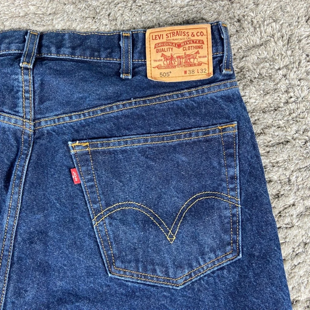 Vintage Levis 505 Jeans Men 38x32 Blue Denim Regular Fit Straight Leg Cotton Y2k